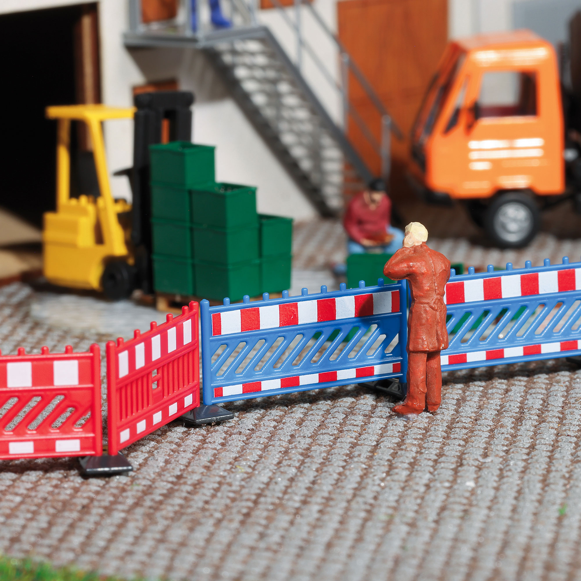 Busch 1109 - Schrankenzaun blau/rot H0