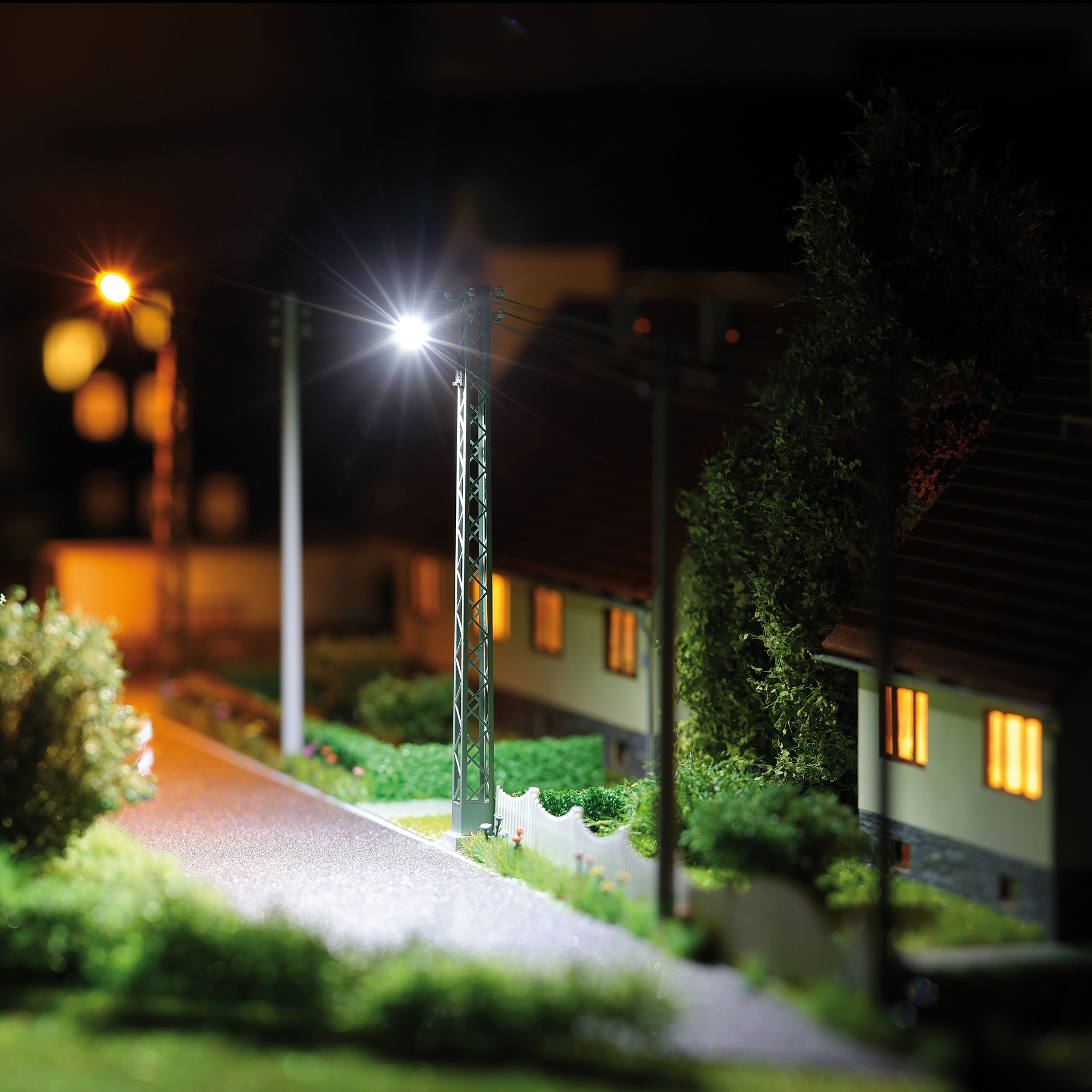 Busch 4187 - Gittermastleuchte weiß oval H