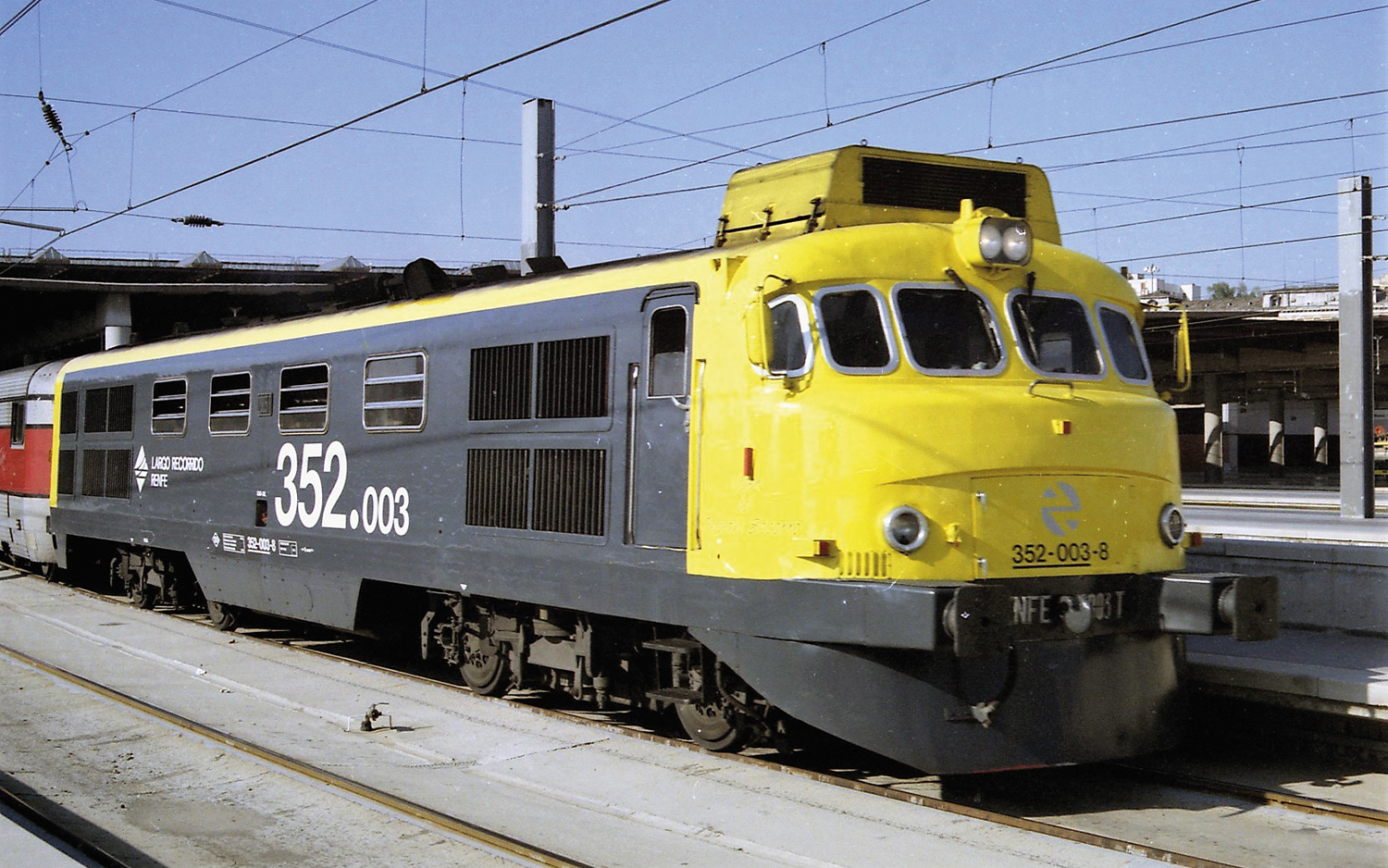 Arnold HN2674 - RENFE, Diesellokomotive 352-003 Vi